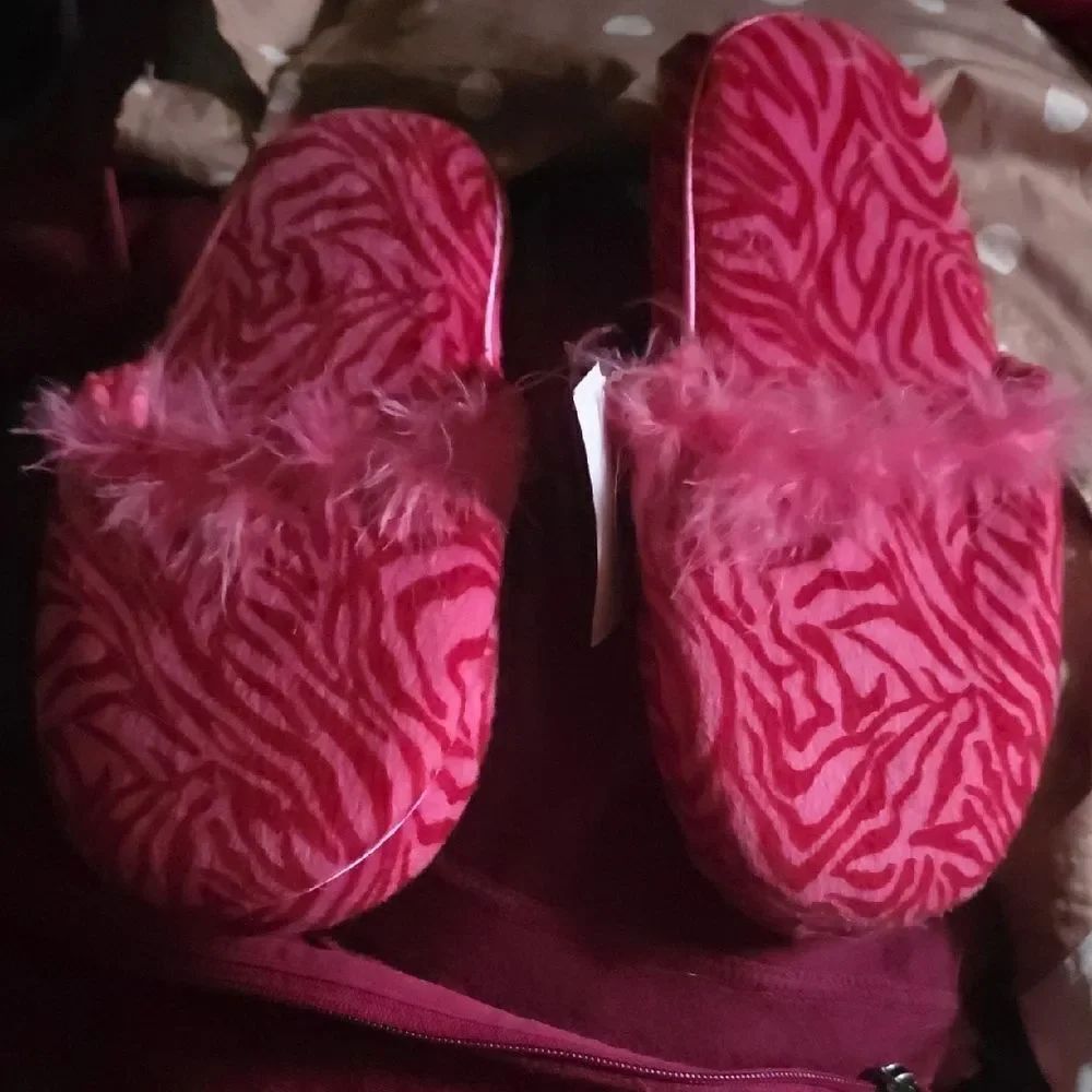 JCPenney Pink Zebra Kids Slippers